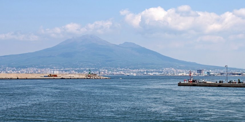 Primo rifornimento del traghetto Fincantieri a Castellammare