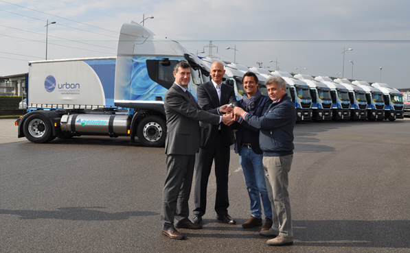 Quindici Stralis IVECO a GNL per la logistica di Pe.Tra