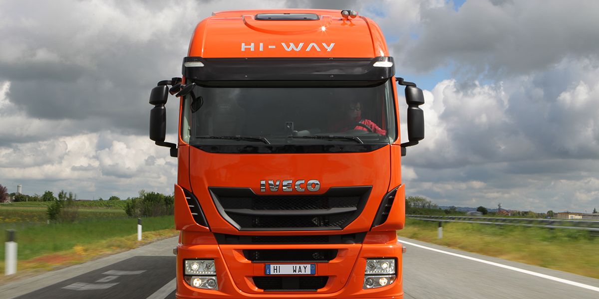 Iveco delivers 30 LNG trucks to LC3