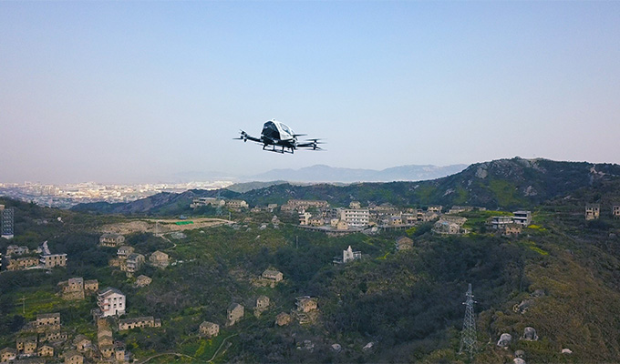 EHang: via libera ai test commerciali per il drone passeggeri