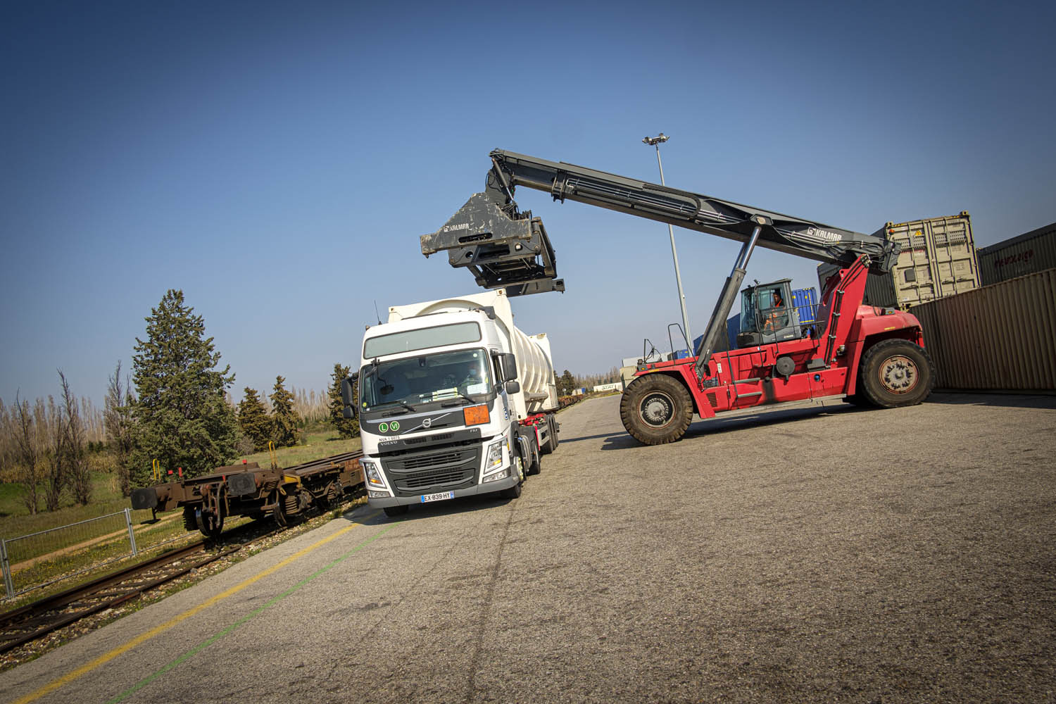 First LNG by rail from Marseille to Milan