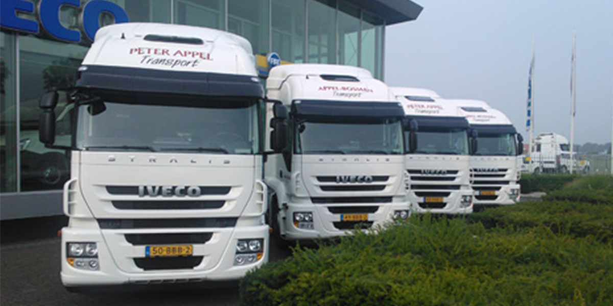 IVECO delivers four LNG Hi-Way Stralis to Peter Appel