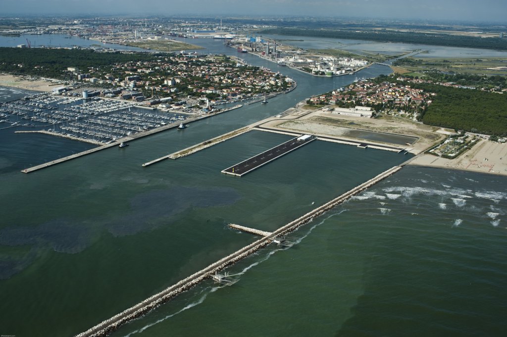 Depositi e bunker vessel per Ravenna hub adriatico del GNL