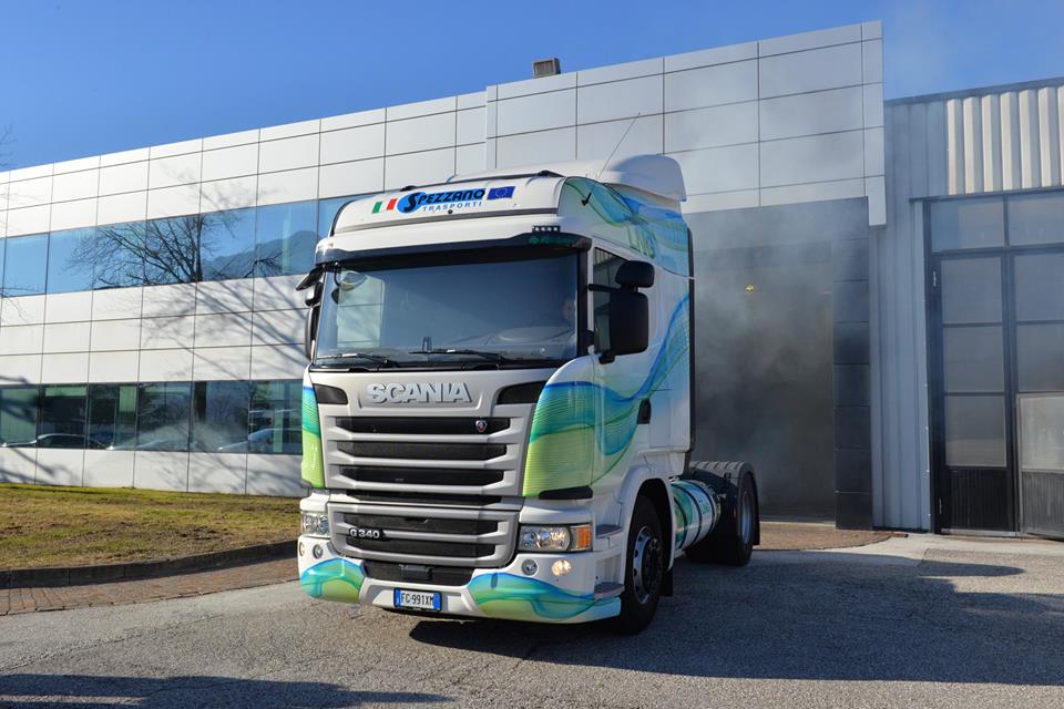 6 camion Scania GNL per la Spezzano Trasporti