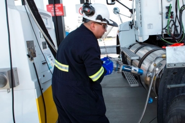 Two more LNG truck fueling stations for Shell in the US